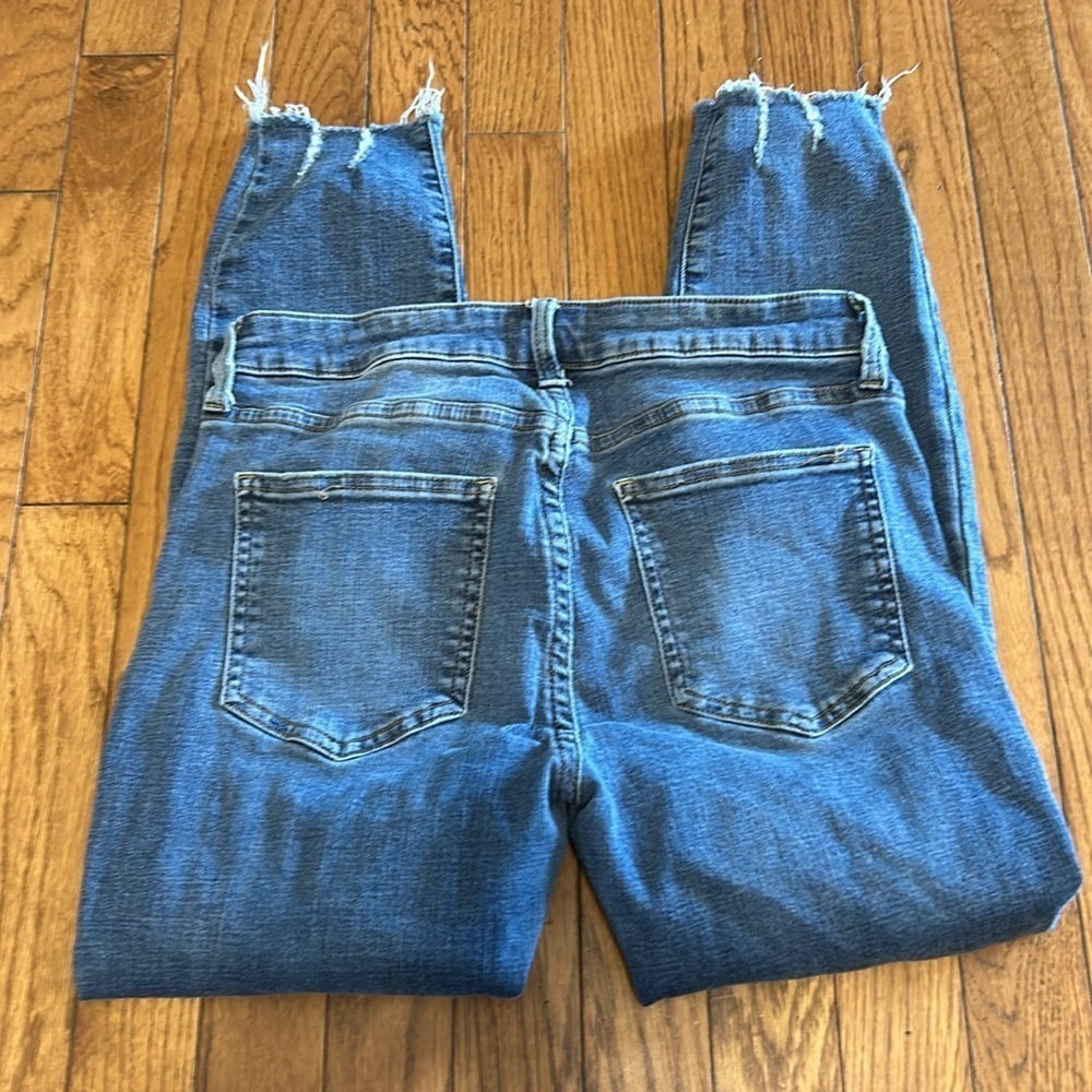 Women’s Pistola Crop skinny Jean size 28” waist 25” inseam 9” rise distressed - Picture 2 of 4